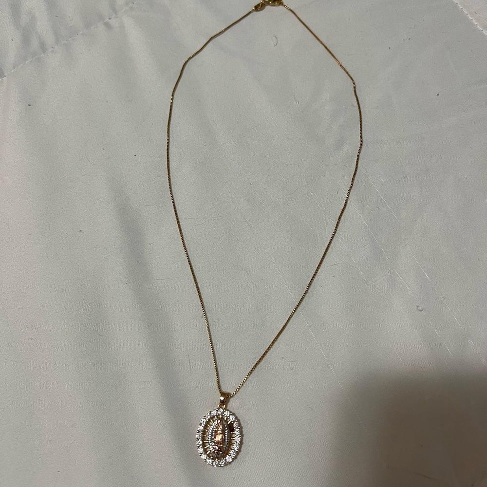 Elegant Gold Pendant Necklace with Crystal Accents